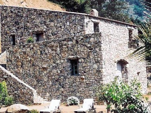 Zdjęcie z galerii obiektu LUXURY 270M² HOUSE OF CHARACTER IN OLD STONES WITH HEATED POOL, NEAR CALVI w mieście Calenzana