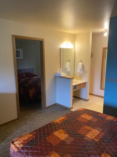 a hotel room with a bed and a mirror at Malibu Inn in Wisconsin Dells