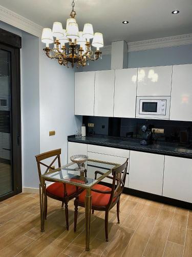 Η κουζίνα ή μικρή κουζίνα στο SUITES SAN ESTEBAN 16 Real