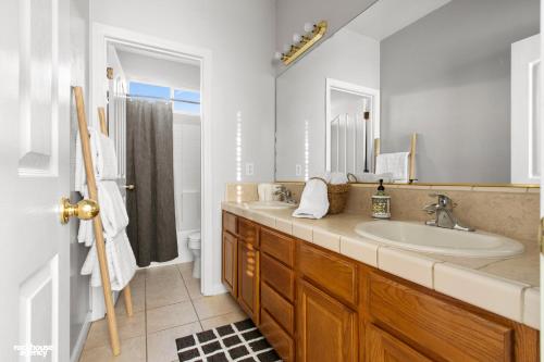 a bathroom with a sink and a mirror at NorthWest Farmhouse in Bakersfield