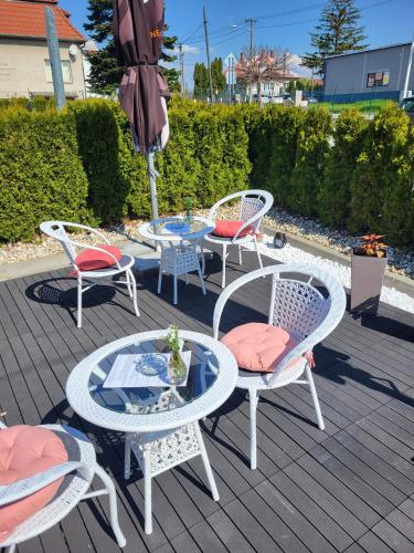 a group of chairs and tables on a patio at Kaštieľ Ottlýk in Bánovce nad Bebravou