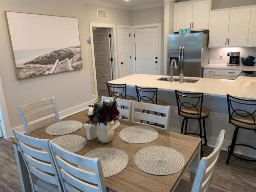 1610 Crow Creek – Photos 4