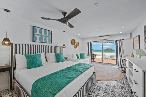 a bedroom with a bed and a ceiling fan at Seaside At Anna Maria Island Inn in Bradenton Beach