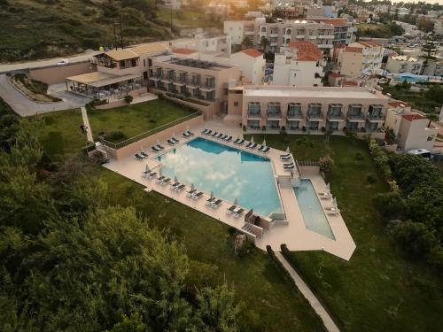 Het zwembad bij of vlak bij Giannoulis – Santa Marina Beach Hotel