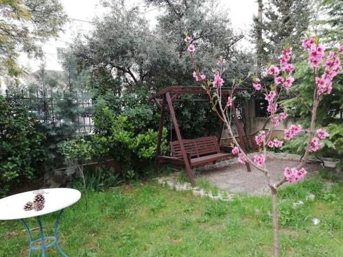 h2h Dafni #Family home near Athens, airport, ports with garden