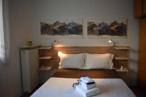 A bed or beds in a room at happy2 Dafni Family home near Athens, airport, ports