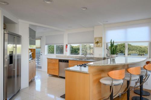 Beachside Duplex by Leavetown Vacations – Photos 3