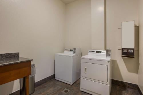 a small kitchen with white appliances in a room at Best Western Harbour Pointe Lakefront in Saint Ignace