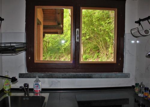 Bathroom sa Lovely 1-Bed Studio in Borgo val di Taro