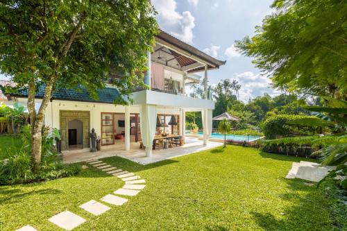 Luxury Villa in City Center w/ Natural Pool La Bohemia Residence Villas