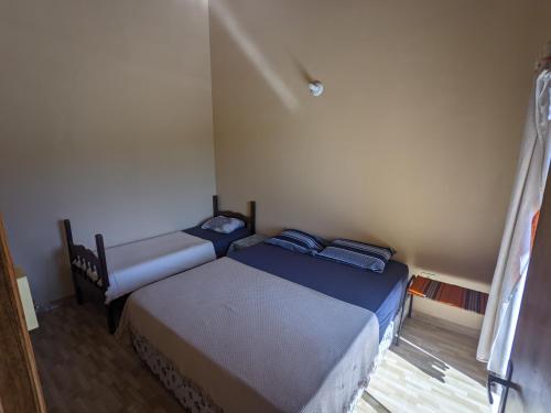Una cama o camas en una habitación de Alojamiento independiente