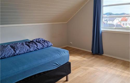 Krevet ili kreveti u jedinici u objektu Amazing Home In Spangereid With Wifi And 5 Bedrooms
