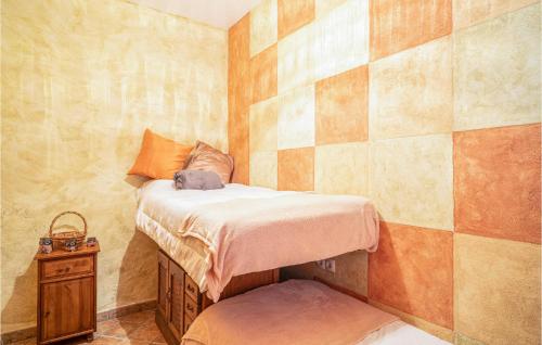 Ένα ή περισσότερα κρεβάτια σε δωμάτιο στο Beautiful Home In El Colmenar With Wifi