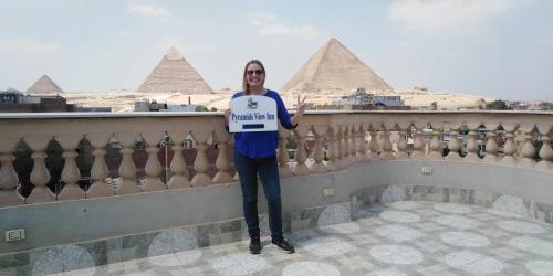 Huéspedes de Queen Pyramids View Inn