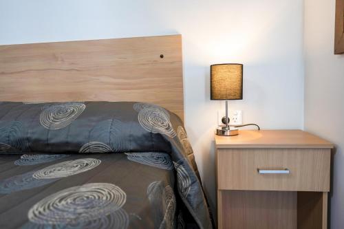 Letto o letti in una camera di Palm Valley Motel