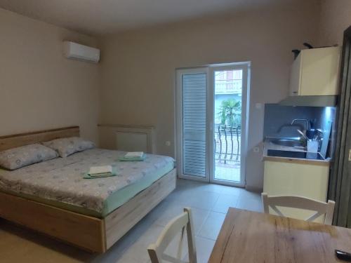 En eller flere senge i et værelse på Josipa 1