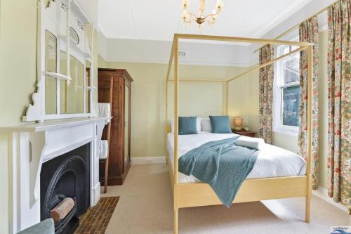 מיטה או מיטות בחדר ב-Idlehour Cottage