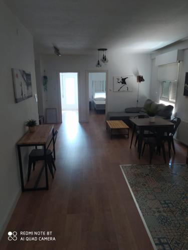 a living room with a couch and a table at Aparramento Rosa in Murcia