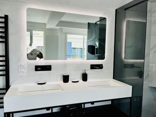 Koupelna v ubytování Amazing Apartment 10min Palais des festivals in Cannes
