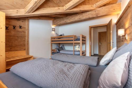 Una cama o camas en una habitación de Moarhof