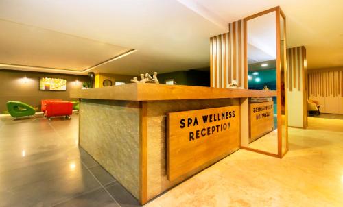 a lobby with a sign that says spa vehicles reception at CONNECT THERMAL HOTEL in Ankara