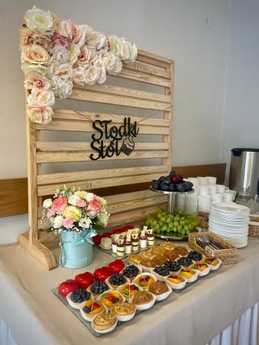a table with a buffet of food and desserts at Ośrodek Wypoczynkowy "Julia" w Samociążku in Samociążek