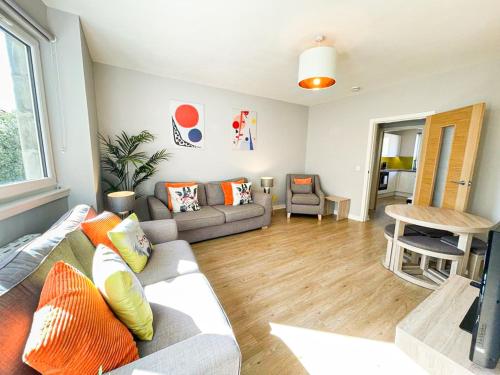 a living room with a couch and a table at Charming Old Town 2 Bed Apt, 2mins from Royal Mile in Edinburgh