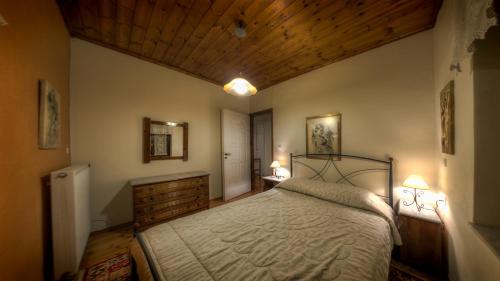 Cama o camas de una habitación en Charoula Rooms