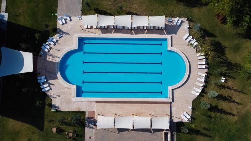 an overhead view of a large swimming pool at CONNECT THERMAL HOTEL in Ankara