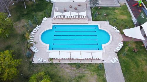 an overhead view of a pool in a yard at CONNECT THERMAL HOTEL in Ankara