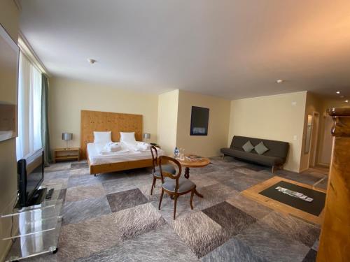 Katil atau katil-katil dalam bilik di Thermal Hotels & Walliser Alpentherme Leukerbad