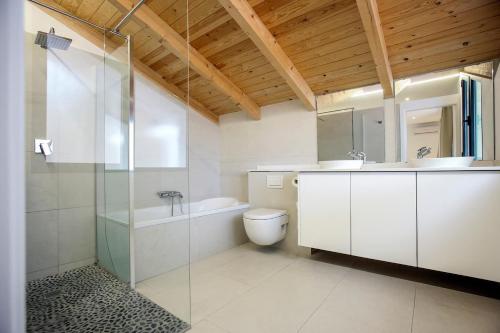 a bathroom with a shower and a toilet and a sink at Casa Carmen in Alcanar