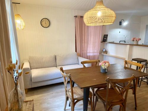 a living room with a table and a couch at Maison de village dans le Luberon in Oppedette