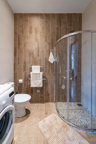 a bathroom with a shower and a toilet at Freedom avenue apartment by Polo Apartments in Kaunas