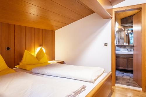 Ένα ή περισσότερα κρεβάτια σε δωμάτιο στο Cesa Soramurat Appartamento 7