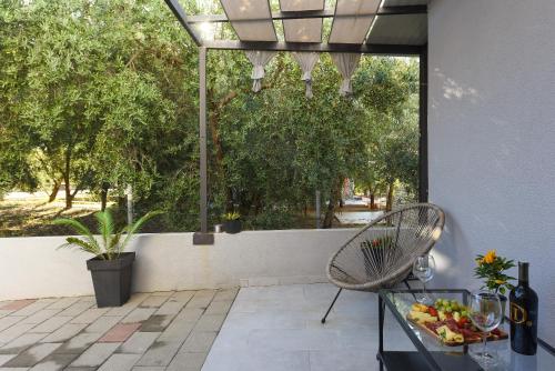 L&R luxury apartment- free parking