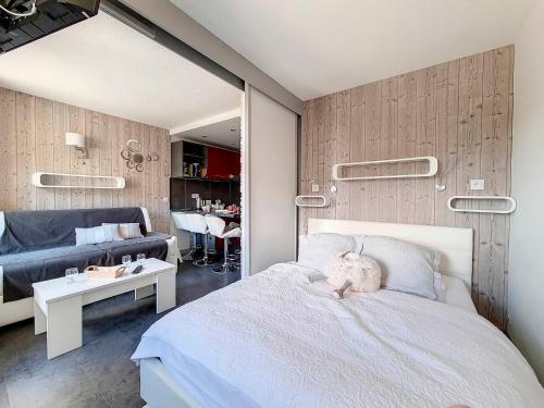 Appartement moderne rénové au pied des pistes avec balcon - FR-1-344-896