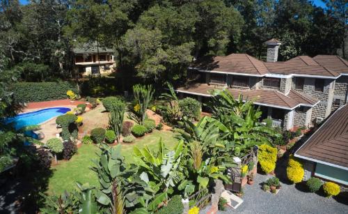 ナイロビにあるThe Drexel House Kenyaの庭園付きの家屋の空中風景
