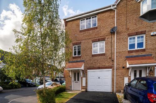 a brick house with a white garage at Contractor*Leisure*King Bed*Free Parking in Hull