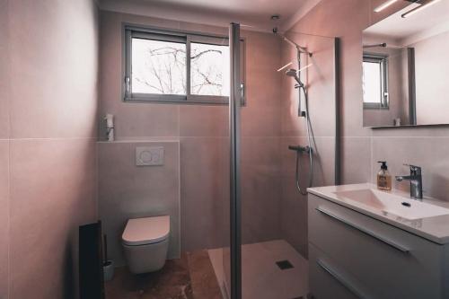 Kúpeľňa v ubytovaní Vue Superbe sur Tour de la Lanterne T2 avec Terrasse Remparts 2