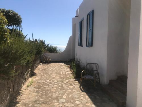 a stone walkway next to a white building at Residenza Gherly in Capo Vaticano