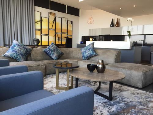 Ruang duduk di The Capital Menlyn Maine