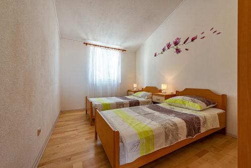 Posteľ alebo postele v izbe v ubytovaní NeaLeona Apartments