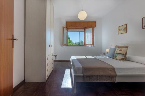 Ένα ή περισσότερα κρεβάτια σε δωμάτιο στο Pontelagoscuro Huge & Residential Apartment