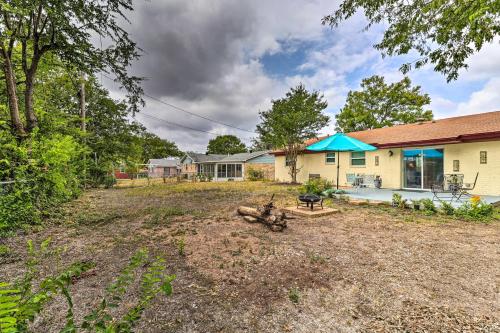 an empty yard in front of a house at 6 Mi to Fort Hood and Universities Killeen Home in Killeen