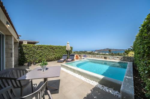 La alberca dentro o cerca de Lofos Village Chania