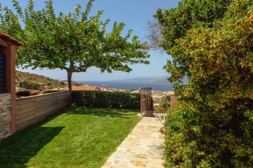 a garden with a view of the ocean at Résidence U Frusteru in Propriano
