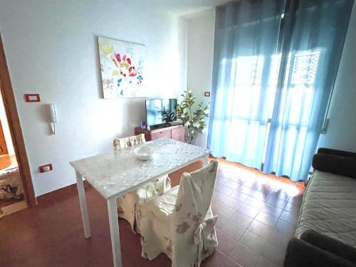 a white table and chairs in a living room at La terrazza sul MARE Manfredonia in Manfredonia