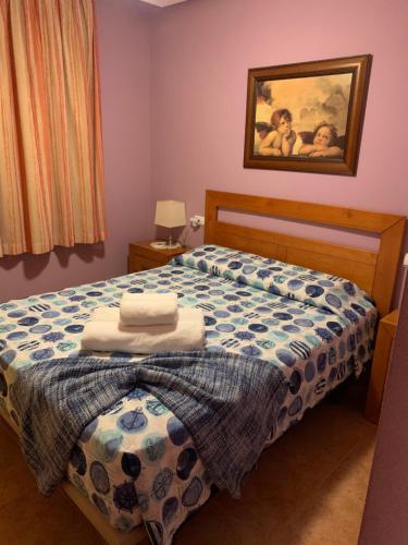 a bedroom with a bed with two towels on it at Vivienda en Costa Narejos in Los Alcázares