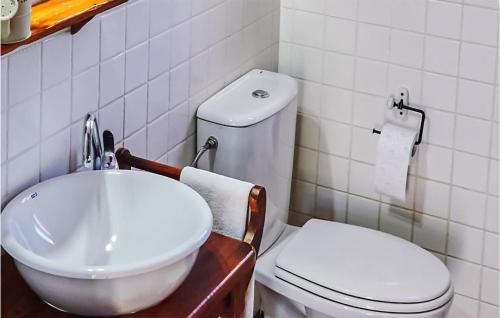 a bathroom with a white toilet and a sink at Cozy Home In Estepa With Kitchen in Estepa